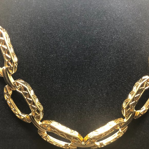 Golden Link Choker - Picture 2 of 3